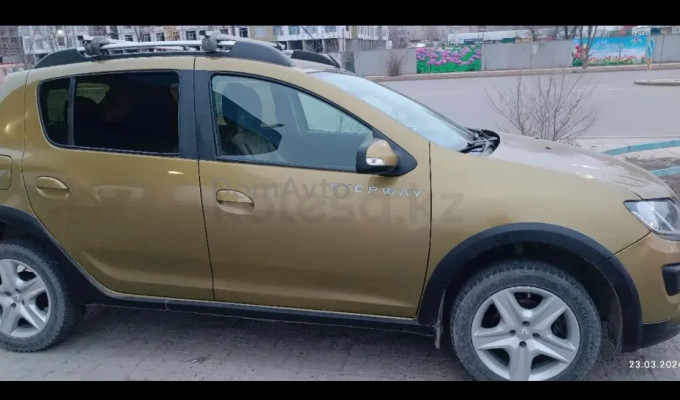 Renault Sandero 2015 года