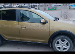 Renault Sandero 2015 года