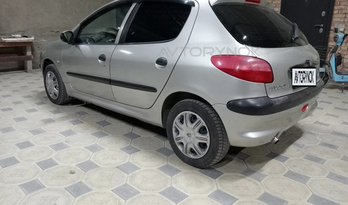 Peugeot 206 2003 года