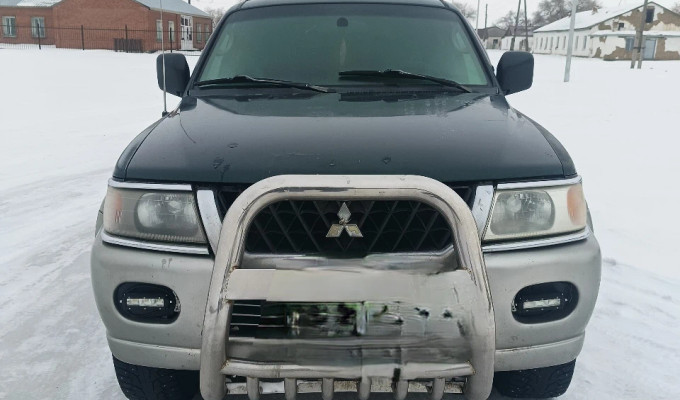 Mitsubishi Montero Sport 2000 года