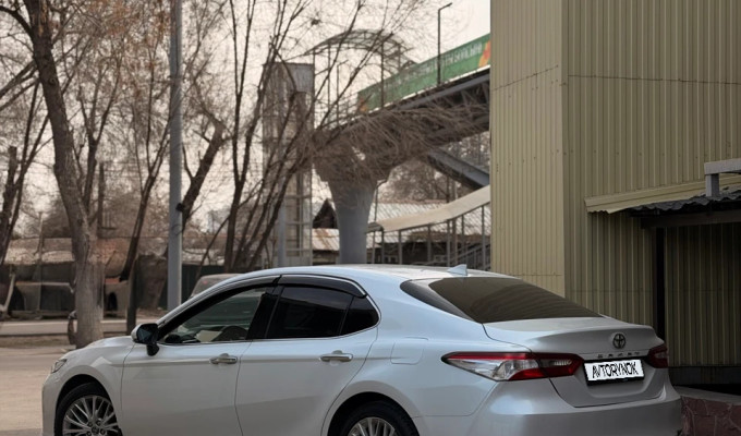 Toyota Camry 2019 года