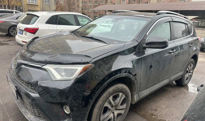 Toyota RAV4 2017 года