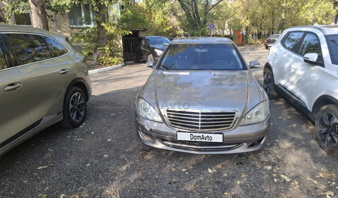 Mercedes-Benz S-Класс 2006 года
