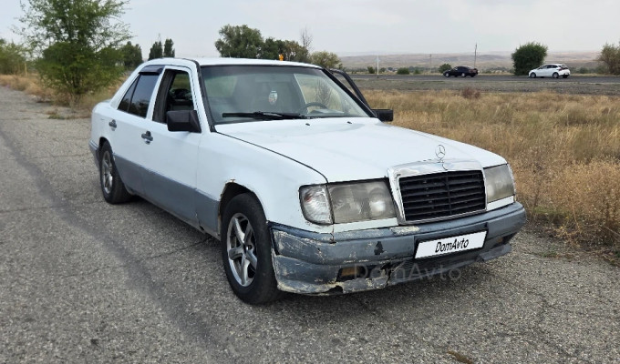 Mercedes-Benz E-Класс 1990 года