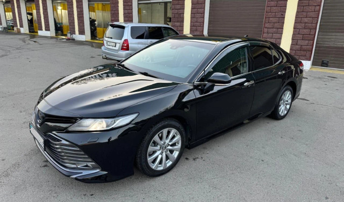 Toyota Camry 2019 года