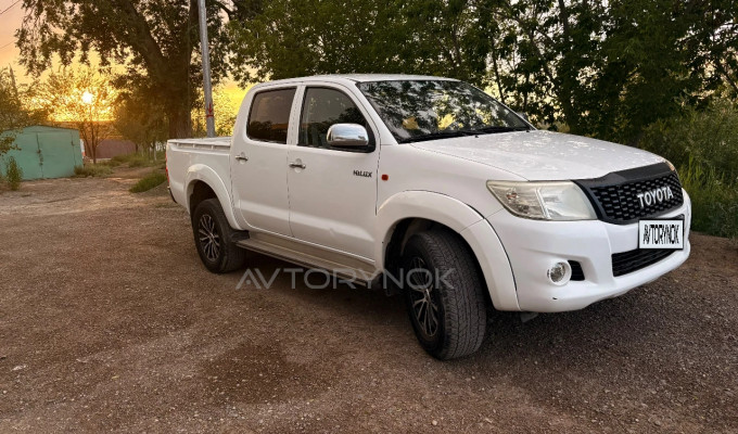 Toyota Hilux 2013 года