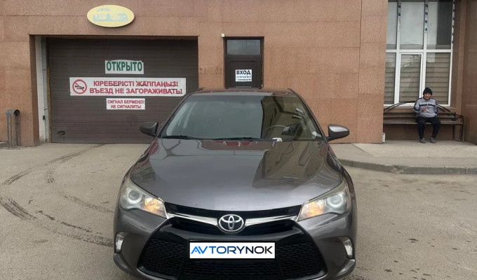Toyota Camry 2016 года
