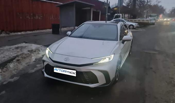Toyota Camry 2024 года