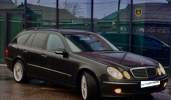Mercedes-Benz E-Класс 2005 года