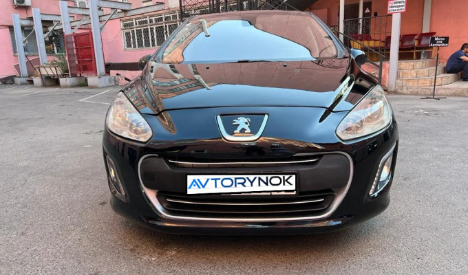 Peugeot 308 2011 года
