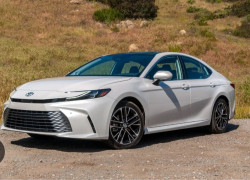 Toyota Camry 2025 года