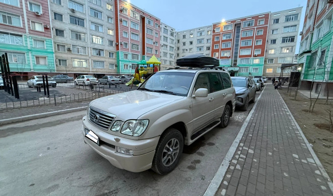 Lexus LX 2005 года
