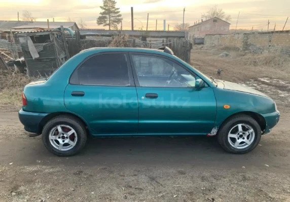 Mazda 121 1995 года