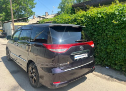 Toyota Estima 2010 года