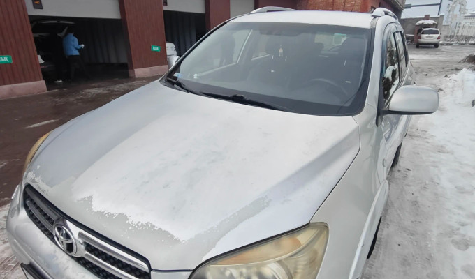 Toyota RAV4 2007 года
