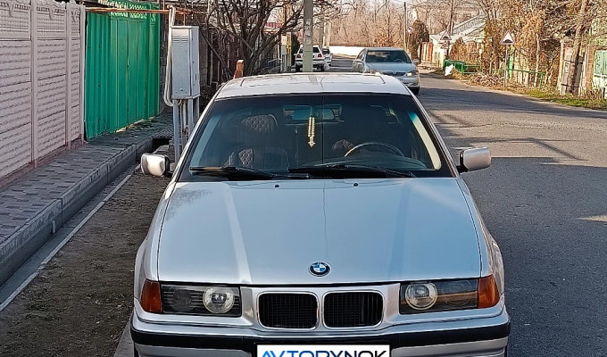 BMW 3 серия 1992 года
