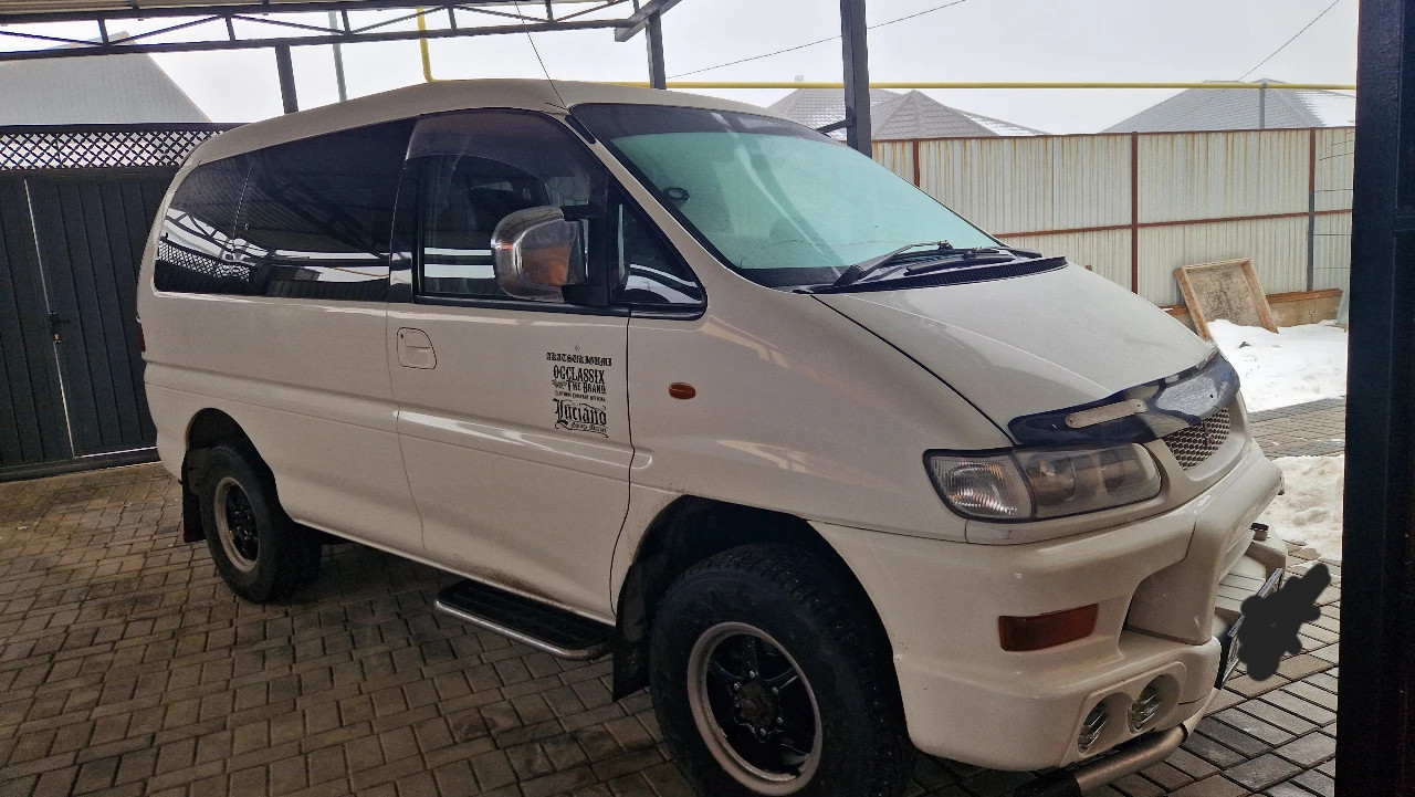 Mitsubishi Delica, 2000