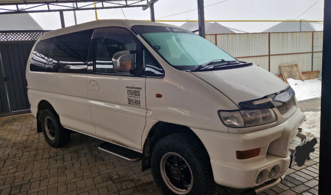 Mitsubishi Delica 2000 года