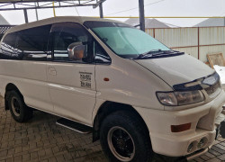 Mitsubishi Delica 2000 года
