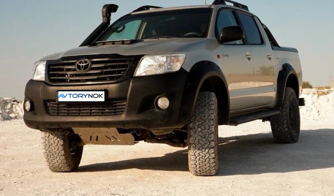 Toyota Hilux 2013 года