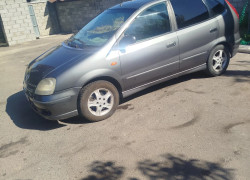 Nissan Almera Tino 2005 года
