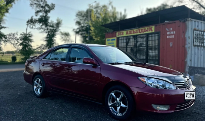 Toyota Camry 2005 года