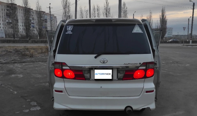 Toyota Alphard 2004 года