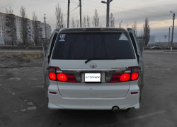 Toyota Alphard 2004 года