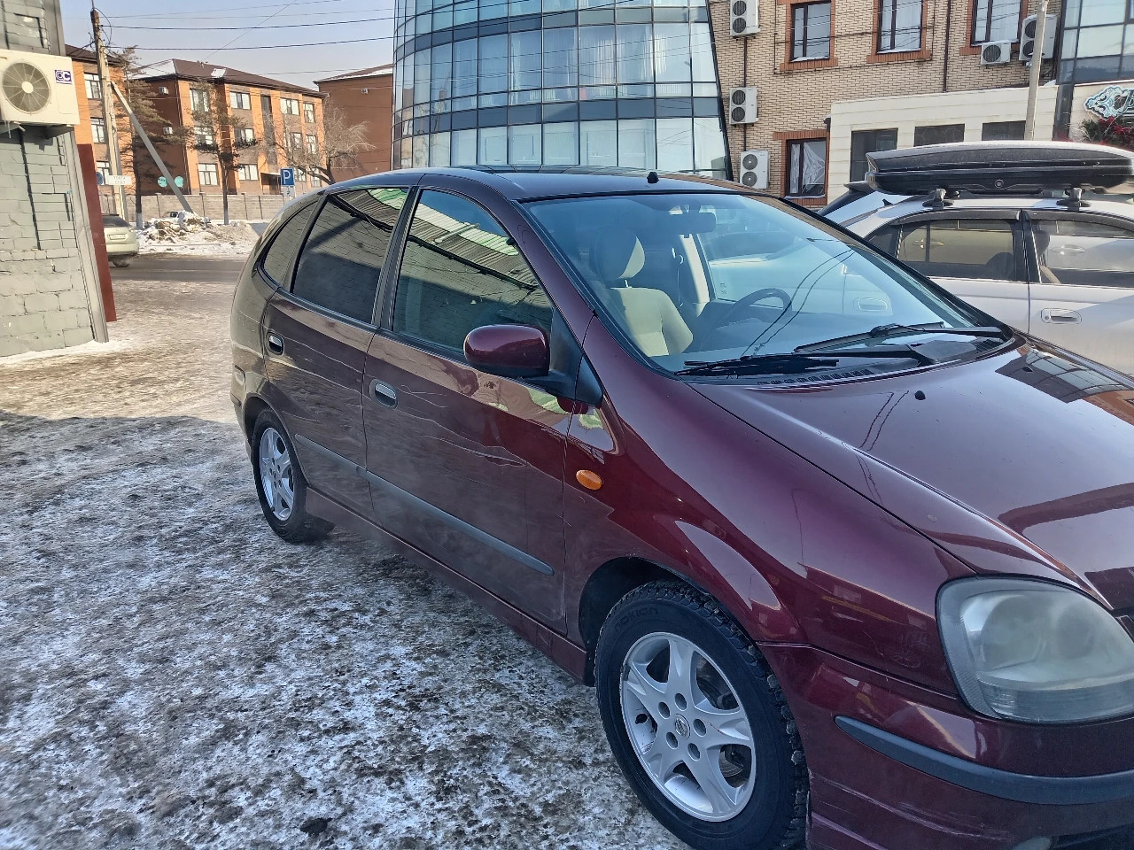 Nissan Tino, 2004