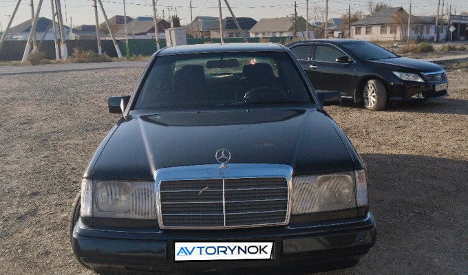 Mercedes-Benz E-Класс 1993 года