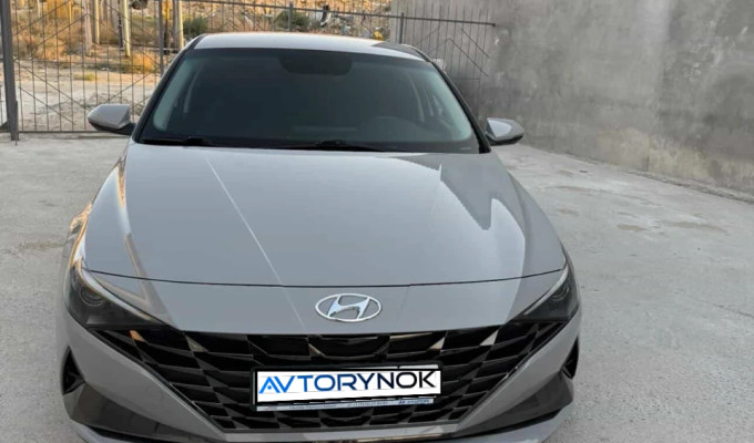Hyundai Elantra 2023 года