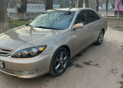 Toyota Camry 2005 года