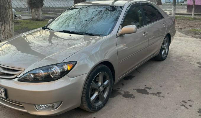 Toyota Camry 2005 года