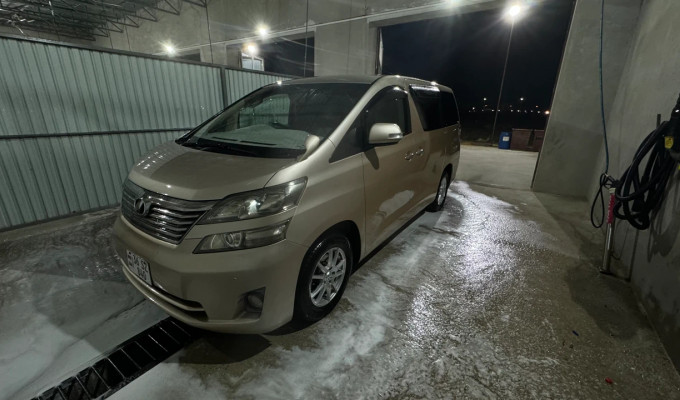 Toyota Vellfire 2010 года