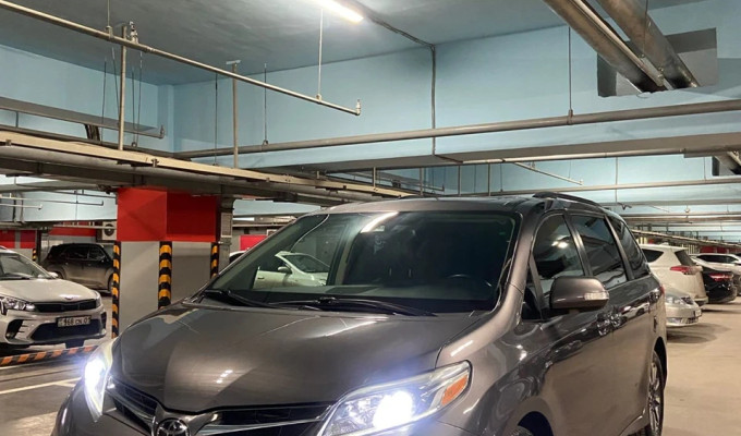 Toyota Sienna 2018 года