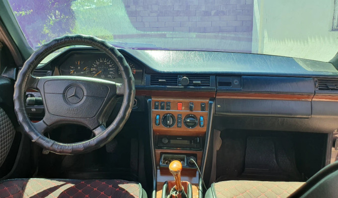 Mercedes-Benz E-Класс 1994 года