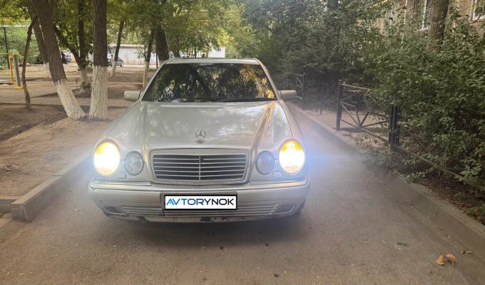 Mercedes-Benz E-Класс 1999 года
