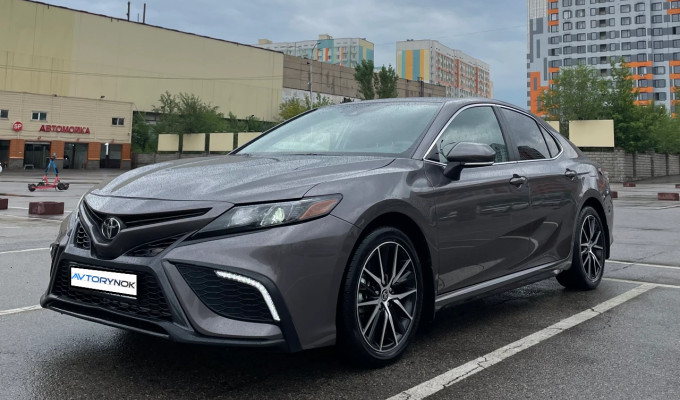 Toyota Camry 2022 года
