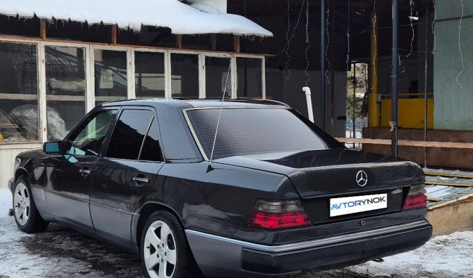 Mercedes-Benz E-Класс 1992 года