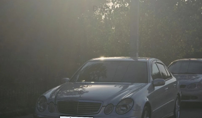 Mercedes-Benz E-Класс 2003 года