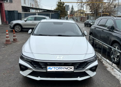 Hyundai Elantra 2023 года