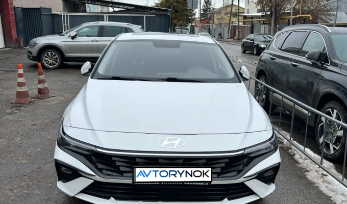 Hyundai Elantra 2023 года