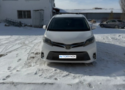 Toyota Sienna 2015 года