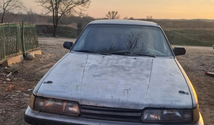 Mazda 626 1987 года