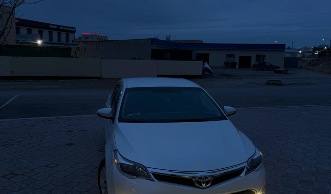 Toyota Avalon 2013 года
