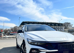 Hyundai Elantra 2024 года