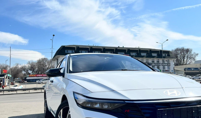 Hyundai Elantra 2024 года