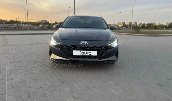 Hyundai Elantra 2022 года