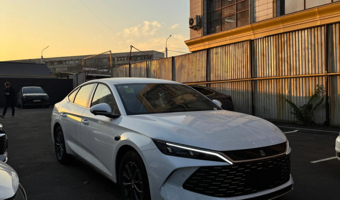 BYD Qin L DM-i 2025 года