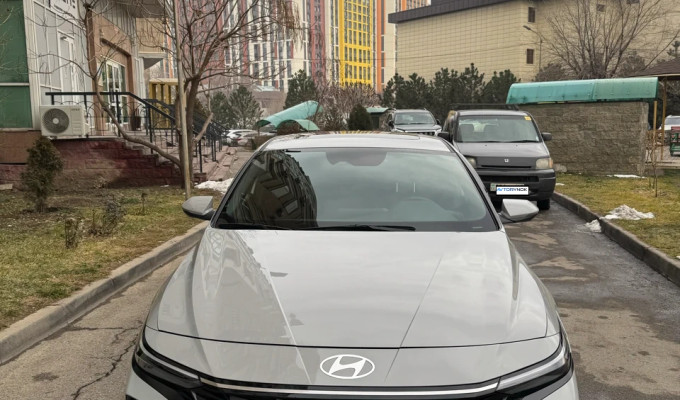 Hyundai Elantra 2024 года